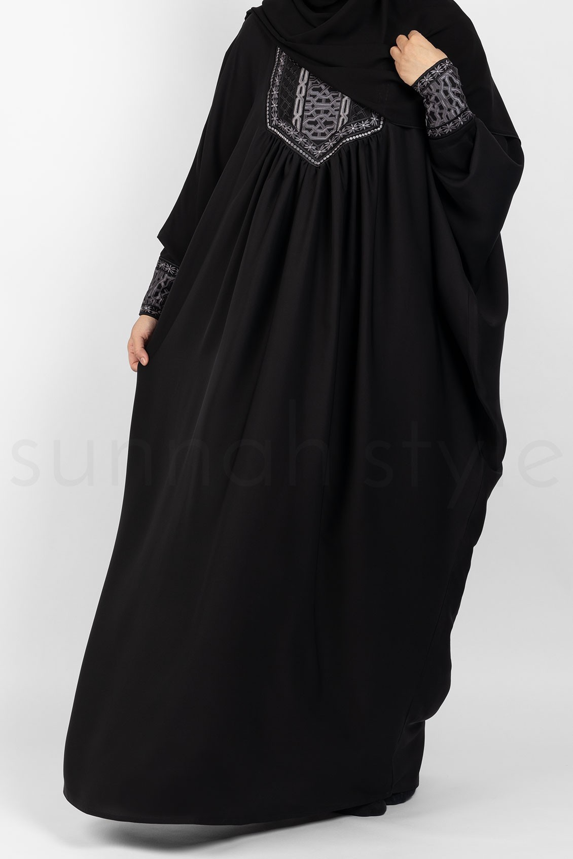 Sunnah Style Khamak Embroidered Bisht Abaya Black